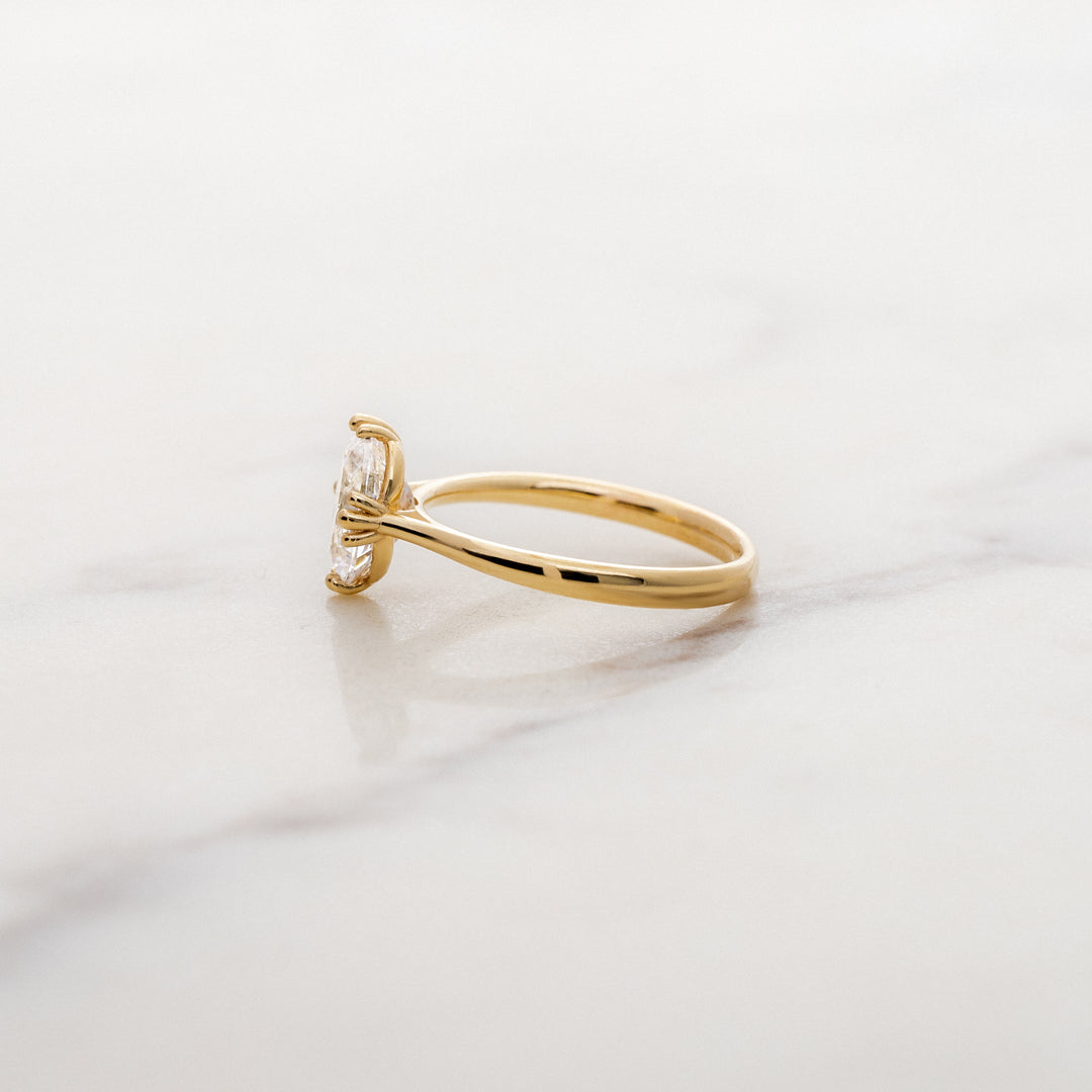 Tulip Oval Solitaire