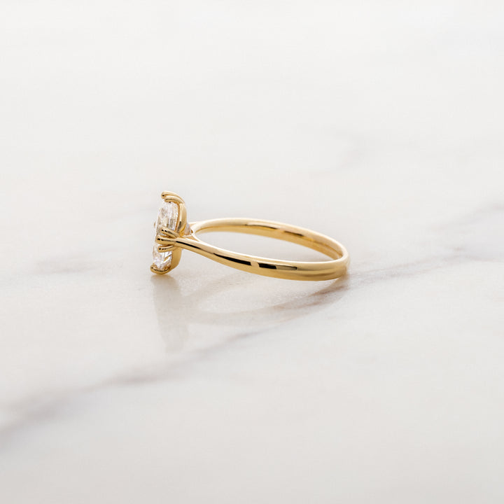 Tulip Oval Solitaire