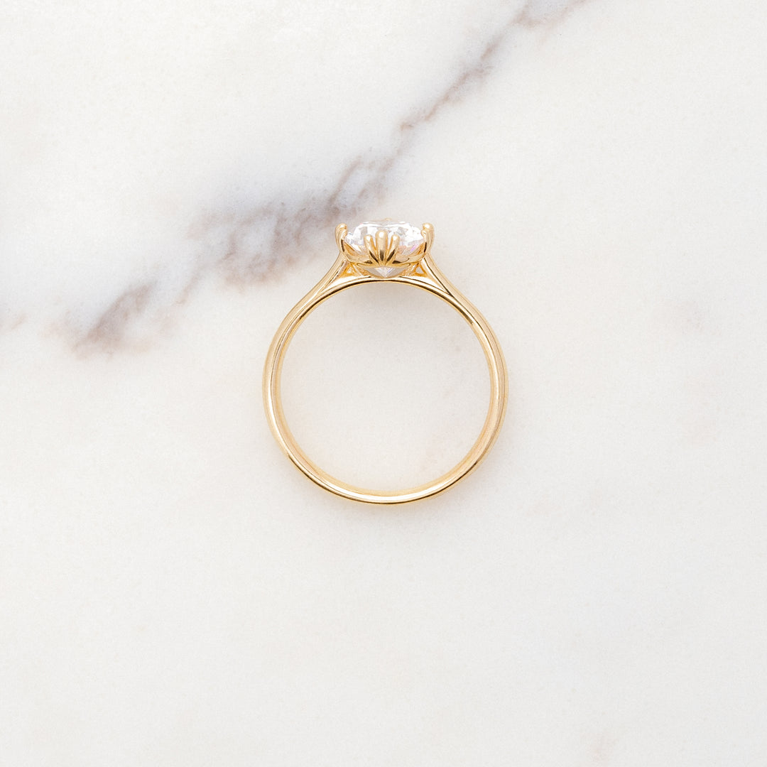 Tulip Oval Solitaire
