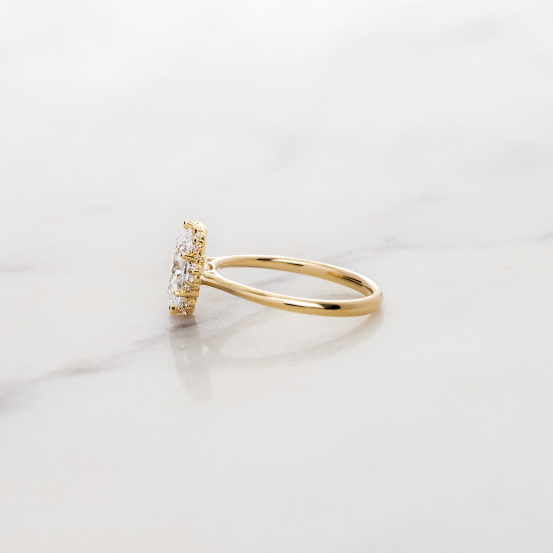 Ranunculus Oval Halo Ring