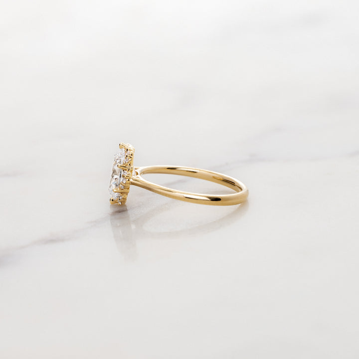 Ranunculus Oval Halo Ring