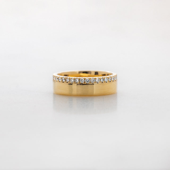 A Dareth Band Set With Family Diamonds
