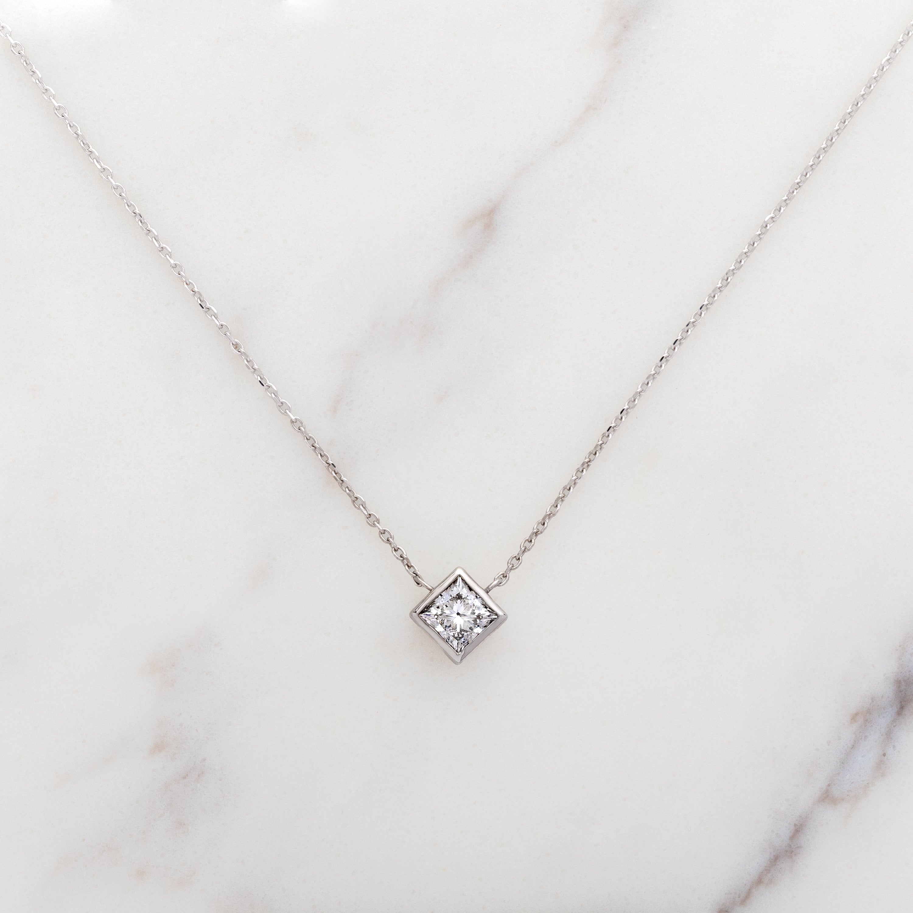 ネックレス・ペンダント Lizzie Mandler Floating princess cut diamond necklace Floating princess cut diamond necklace by Lizzie Mandler