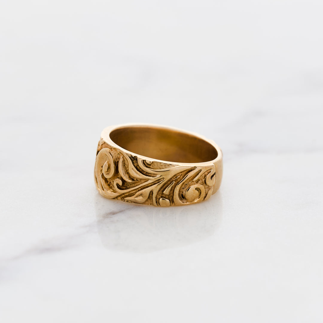 Vintage Tapered Relief Band