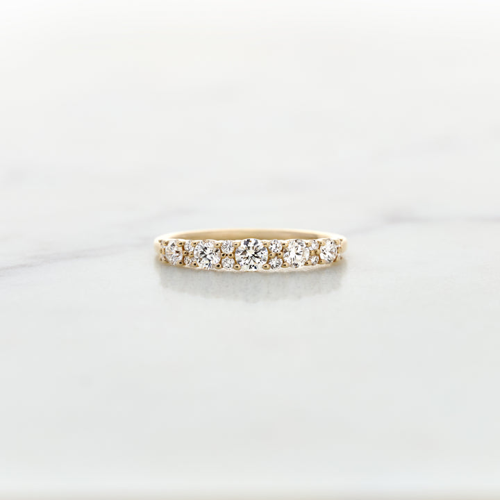Tapering Cluster Diamond Band