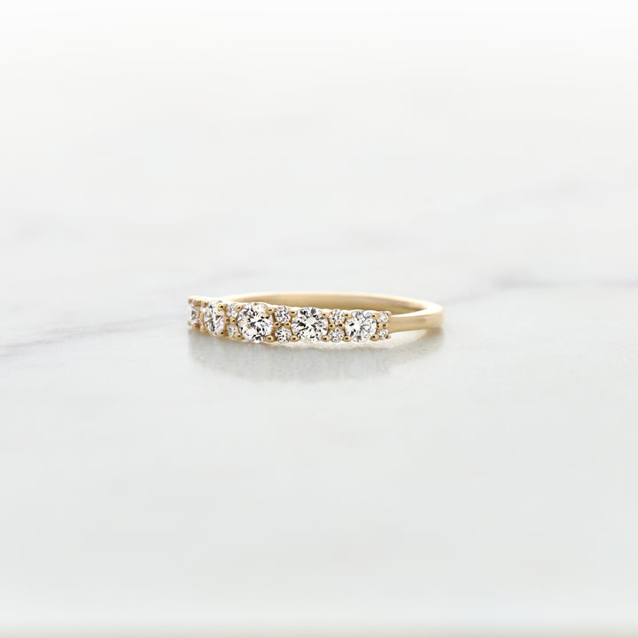 Tapering Cluster Diamond Band