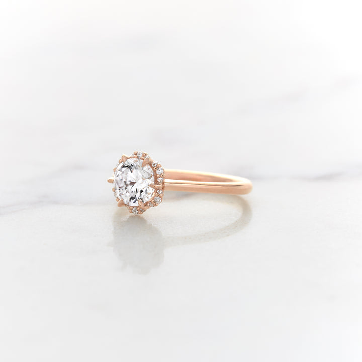 Ranunculus Round Halo Ring