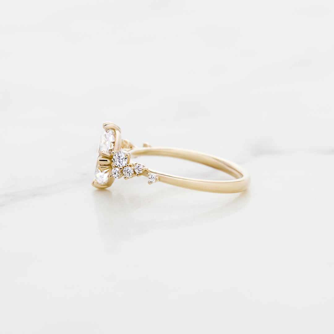 Lupine Oval Solitaire