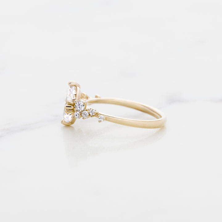 Lupine Oval Solitaire