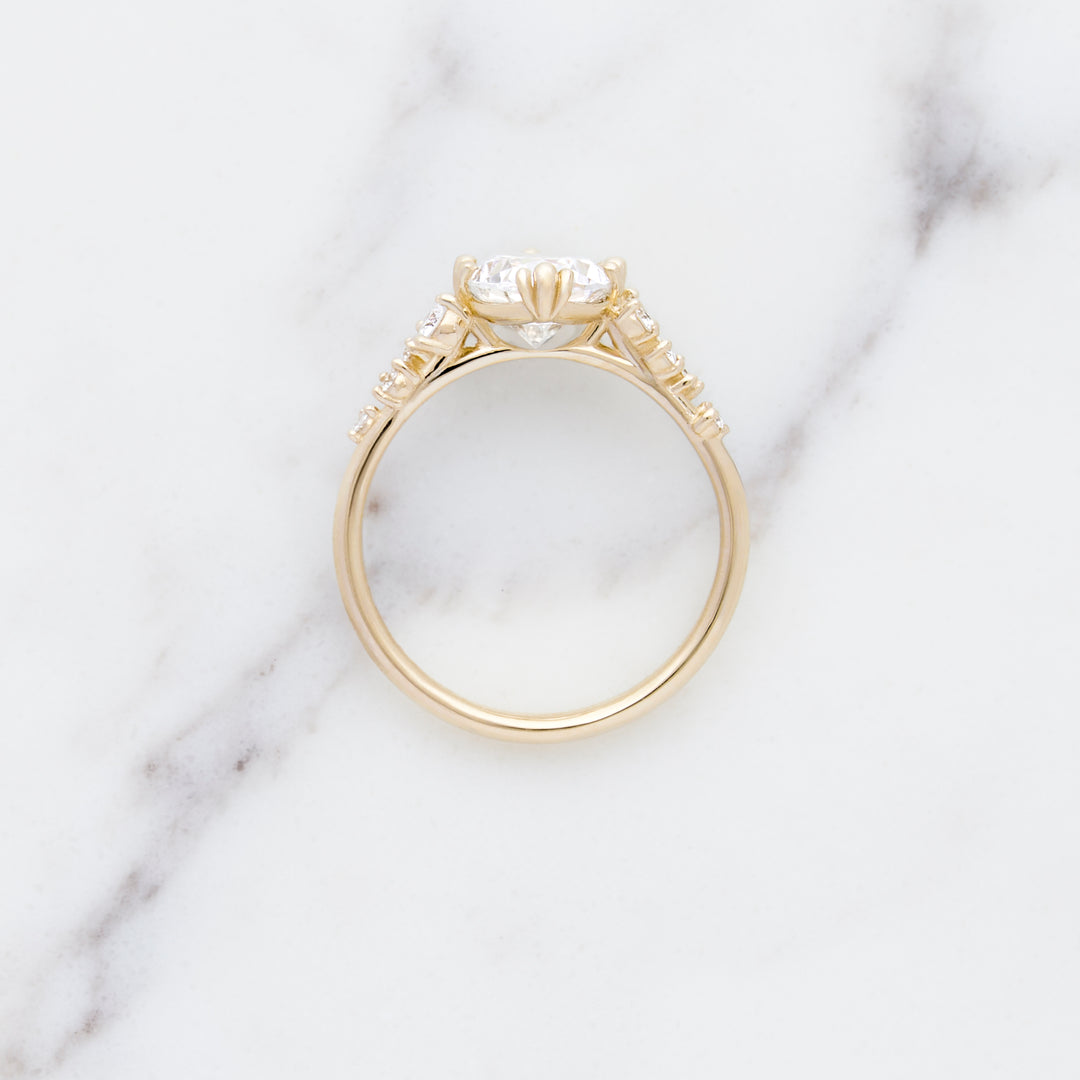 Lupine Oval Solitaire