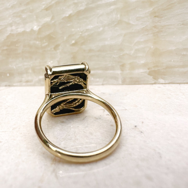 Secret Skeletal Details Behind an Onyx Stone