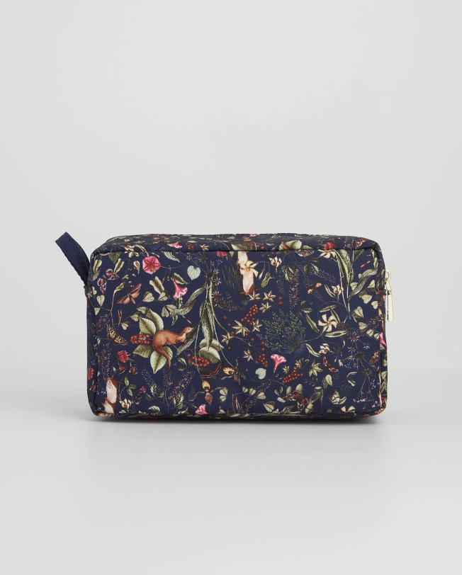 Wolf Garden Travel Pouch