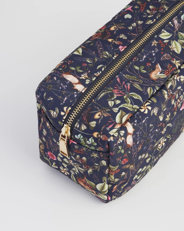 Wolf Garden Travel Pouch