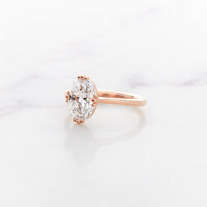 Grande Tulip Oval Solitaire