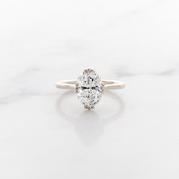 Grande Tulip Oval Solitaire