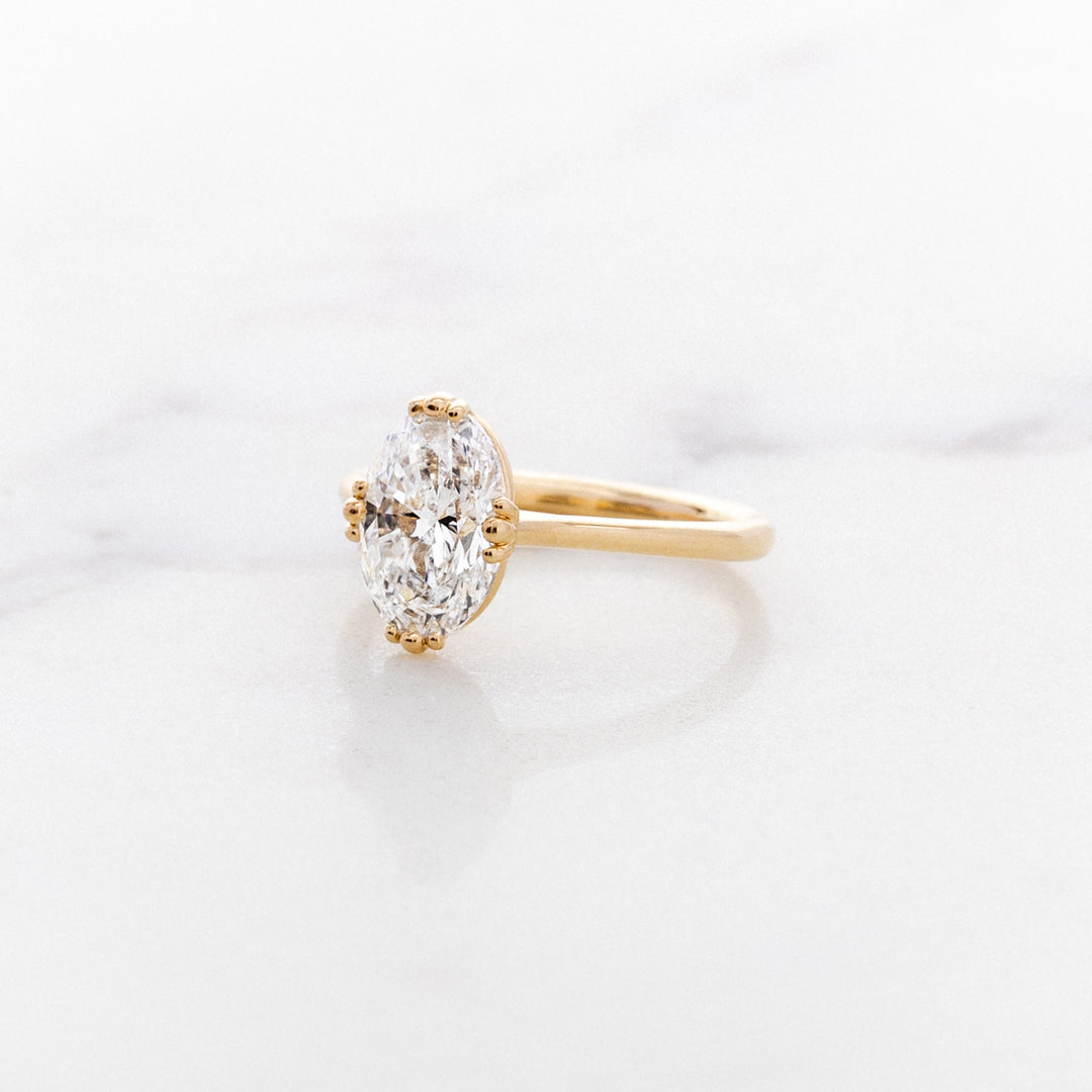 Grande Tulip Oval Solitaire