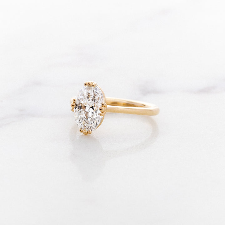 Grande Tulip Oval Solitaire