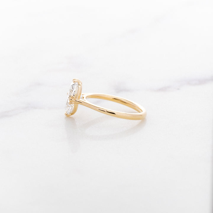Grande Tulip Oval Solitaire