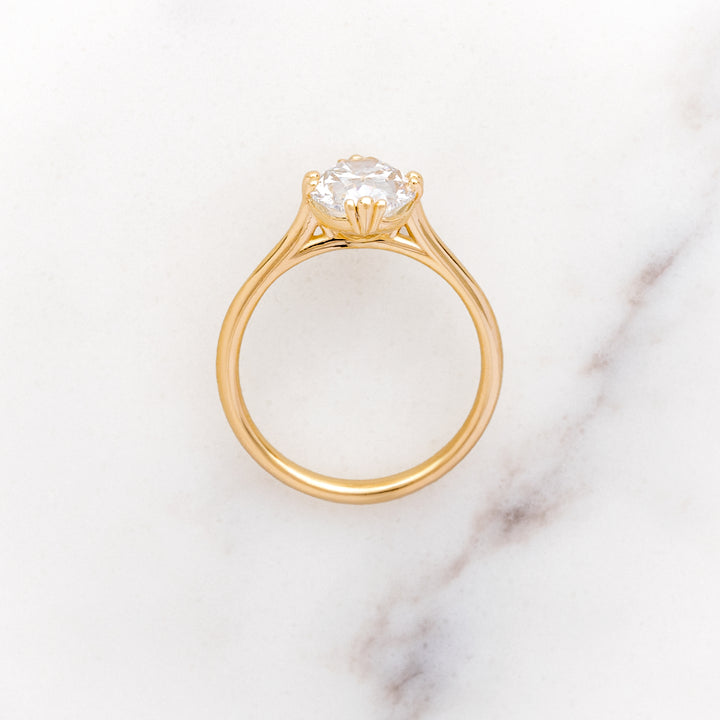 Grande Tulip Oval Solitaire